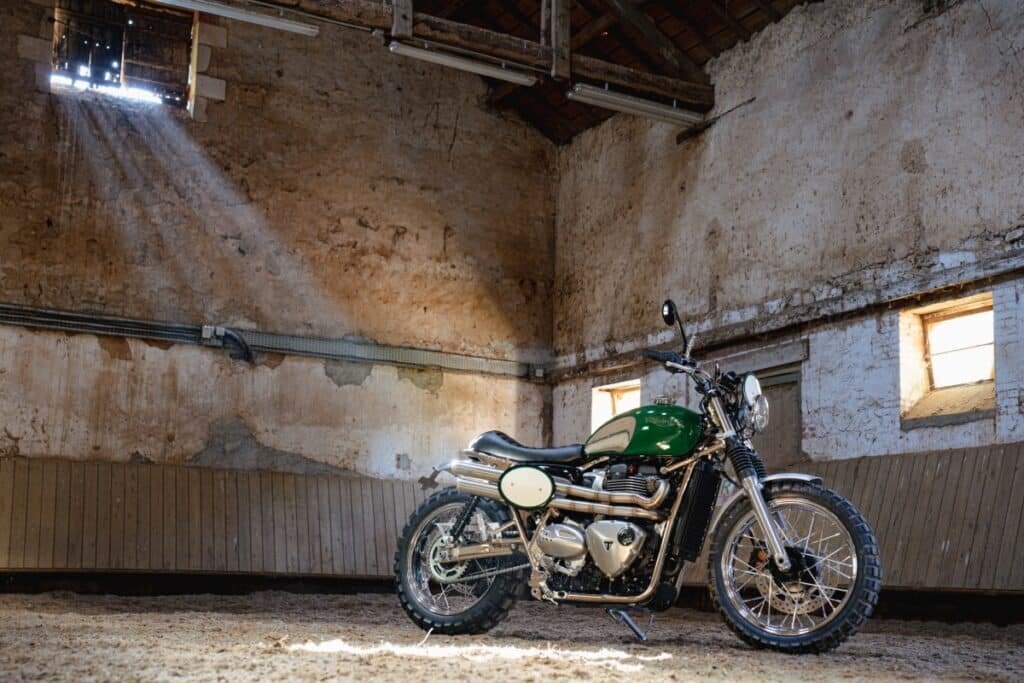 Triumph-Speed-Twin-Green-Legend-1024x683.jpg