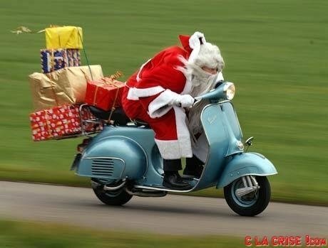 S1-insolite-le-pere-noel-sur-une-moto-en-jeans-et-chemise-422729.jpg