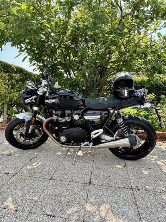SPEED TWIN.jpg