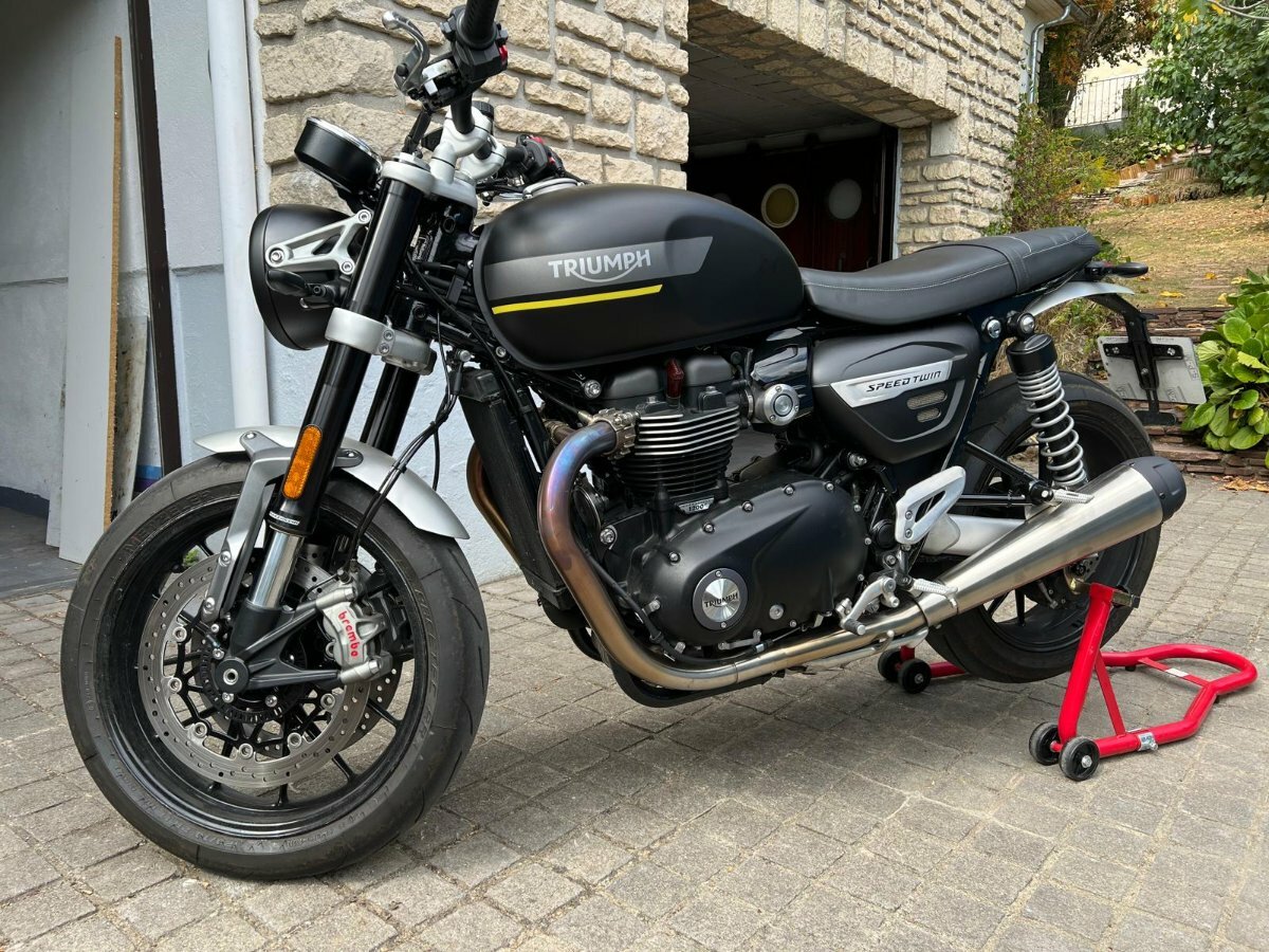 SPEED TWIN 1200 - 01.jpg