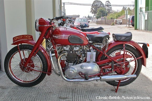 54Triumph-SpeedTwin-red-L.jpg