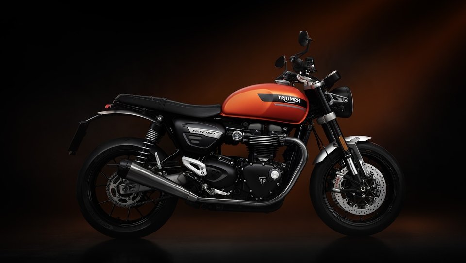 S8-nouveautes-2023-coloris-inedits-et-nouvelles-appellations-pour-la-gamme-classique-triumph-719956.jpg